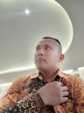 Cari kerjaan sebagai Supir pribadi.