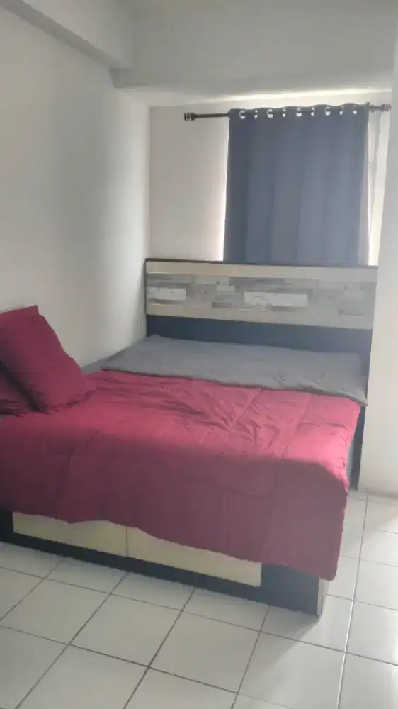 Divan tempat tidur
