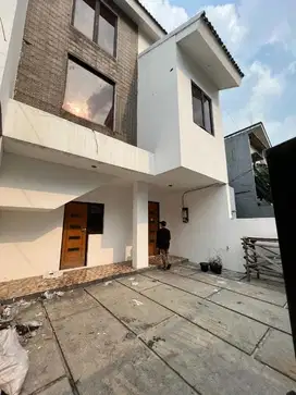 Dijual cepat rumah 3 lantai dalam komplek pasar minggu