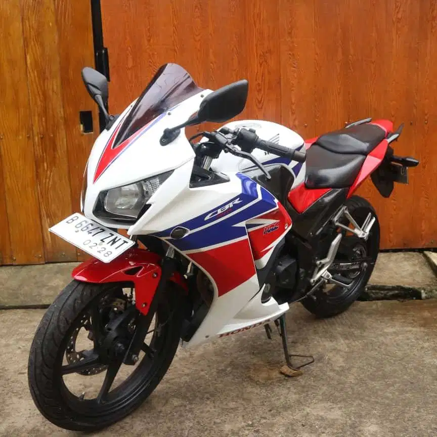 HONDA CBR 150R 2015 MESIN SEGEL MULUS PAJAK PANJANG