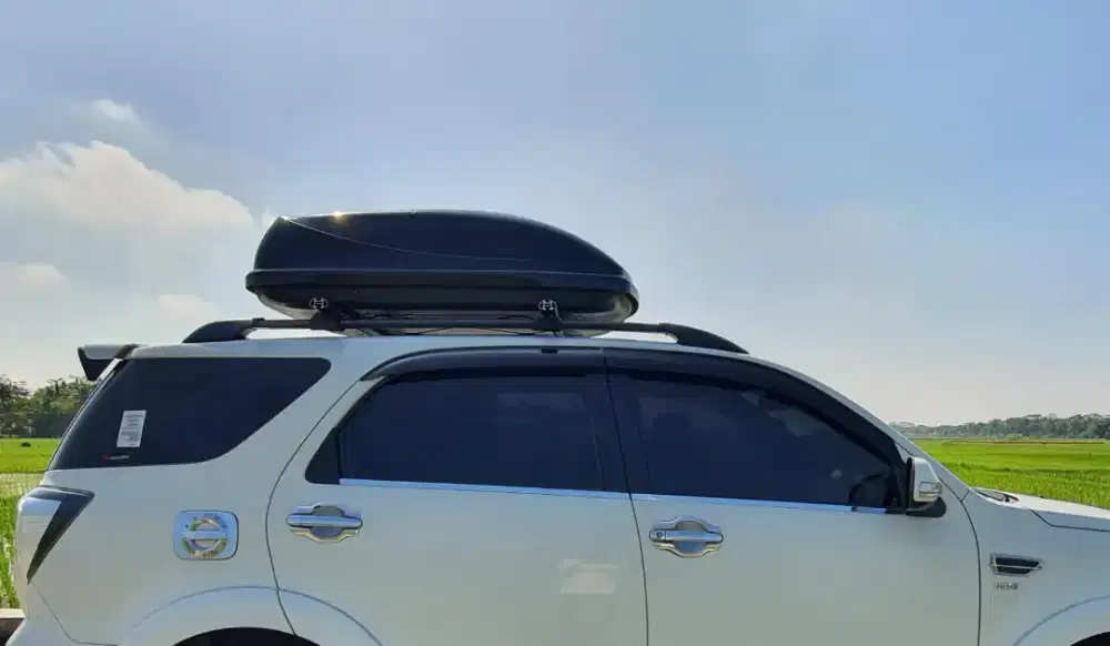 Roofbox + crossbar