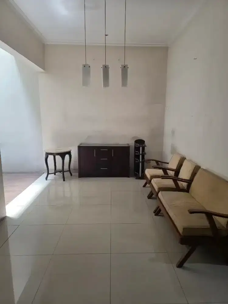 Rumah Muara Karang Furnished rapi siap huni, jalanan lebar