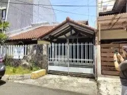 Rumah lama 1 lantai dekat kawasan  dekat jalur lrt