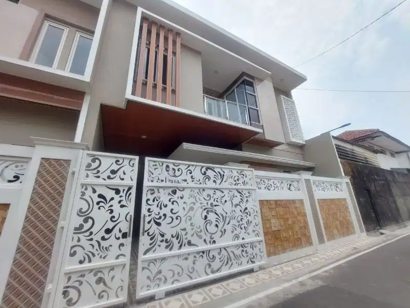 Rumah Baru Mewah Mangkubumen Tengah Kota Solo Siap Pakai