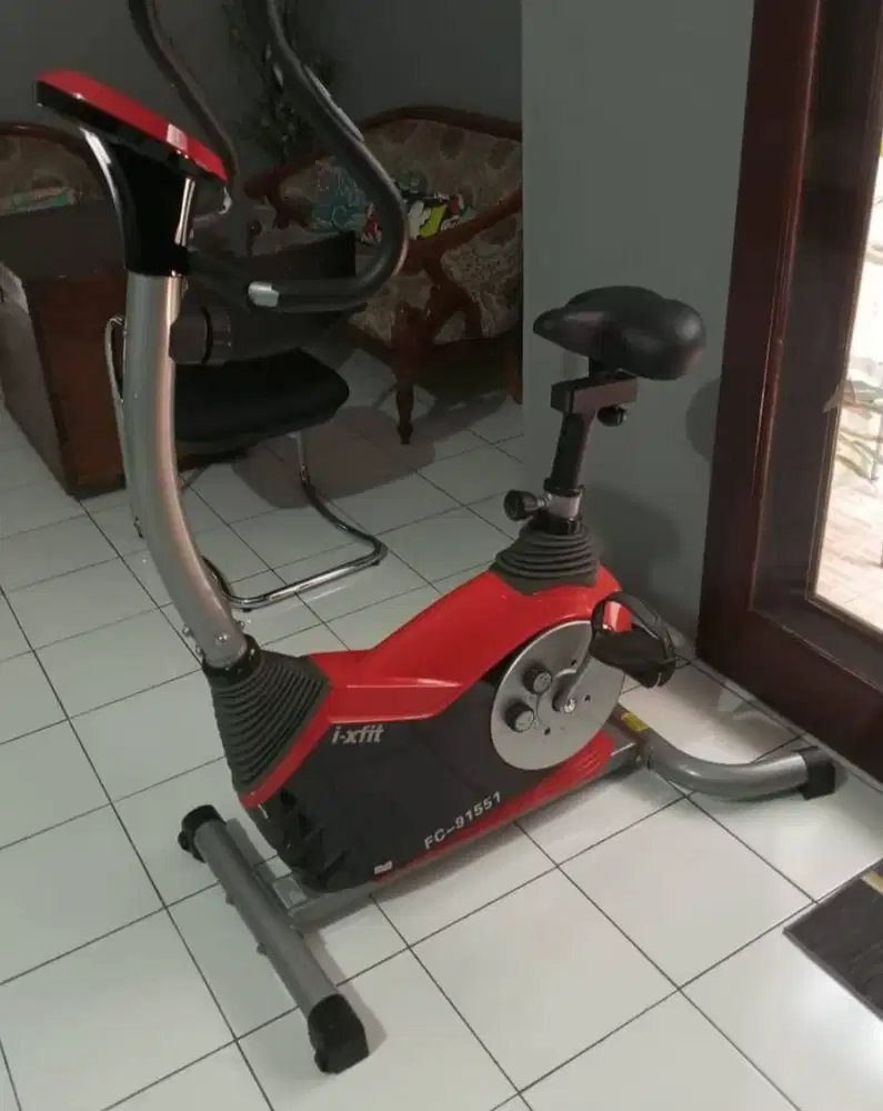 Sepeda statis, bikin badan jadi atletis!