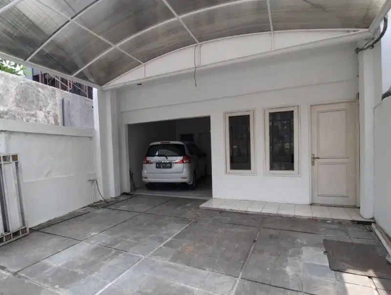 Rumah pinggir jln Raya Pejaten Pasar minggu Lt.-+100mtr 1,9m nego