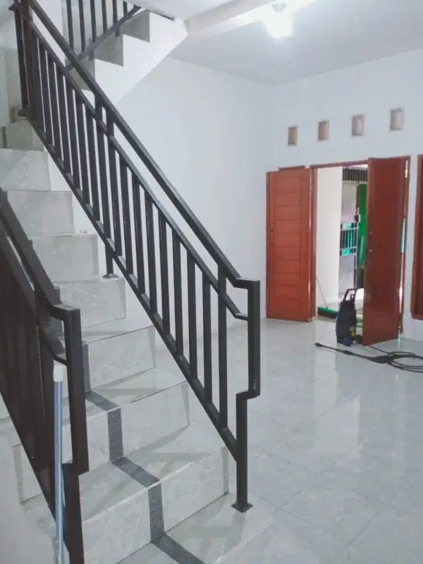 Dijual murah rumah luas di perum kencana permai sumarecon, Bekasi Kota