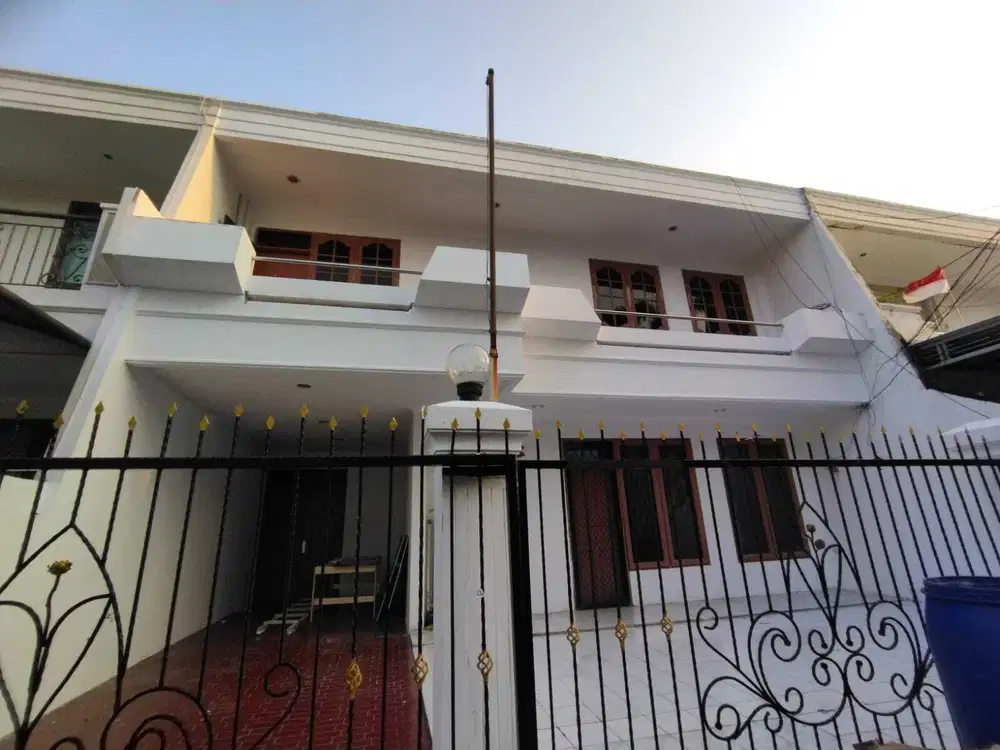 Disewa Rumah Muara Karang 2 Lantai Size 10x20m Semi Furnished 4+1KT