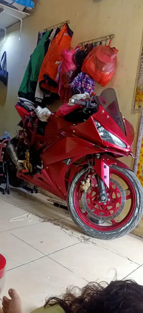 Yamaha R15 ban sudah diganti knalpot suara bulet