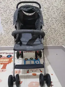 Stroller Bayi warna abu abu