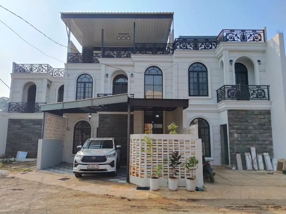 Rumah 2,5 lantai mewah fasilitas lengkap akses toll cibubur