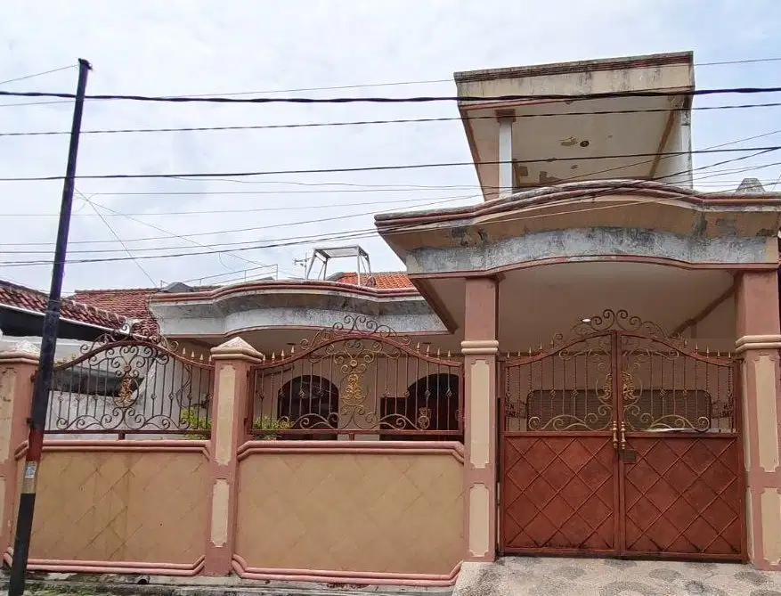 Rumah Nyaman 1,5 Lantai Lokasi Strategis Griya Kebraon Tengah