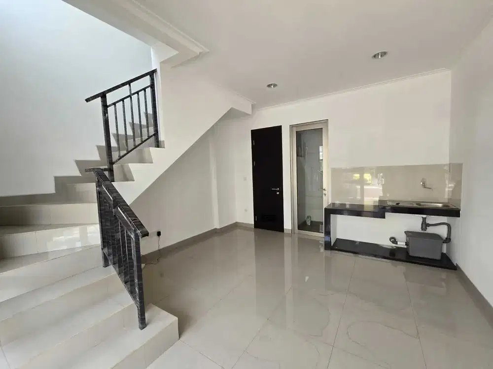 Disewakan Rumah Pik 2 uk 4,5 x 10