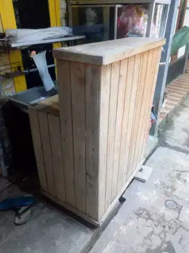 Meja kasir bekas