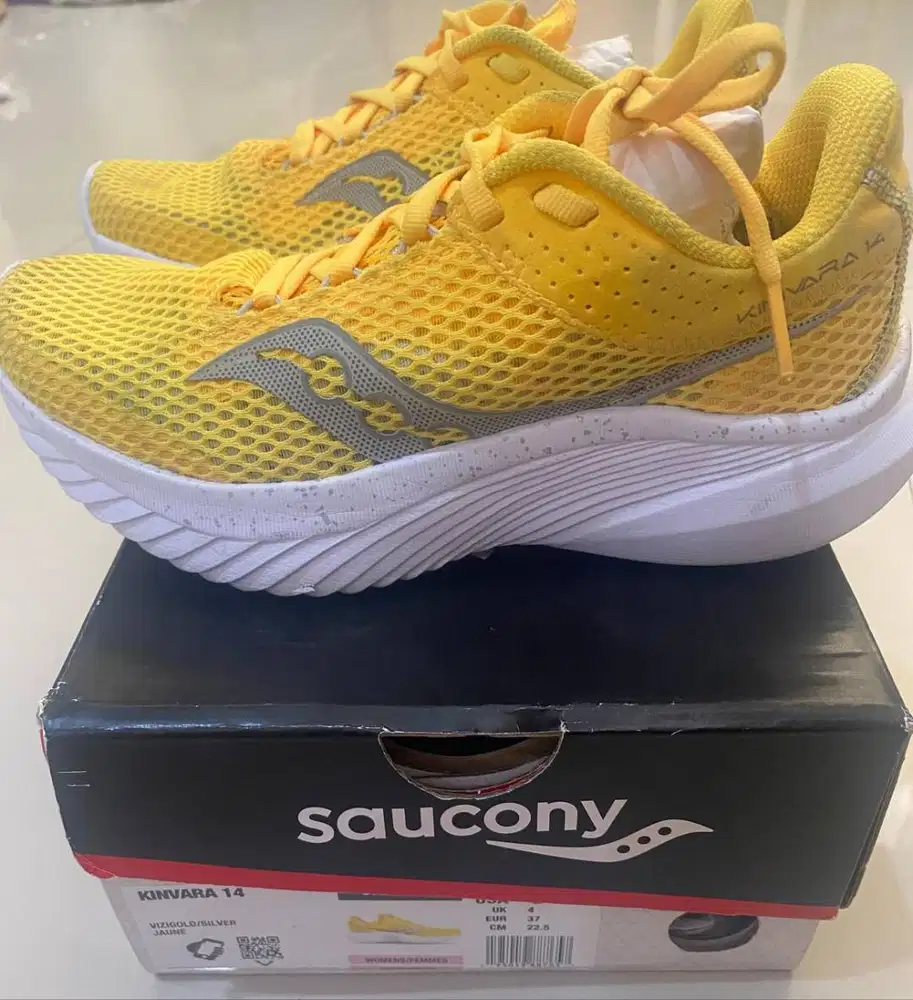 Dijual sepatu jogging wanita merk saucony warna kuning