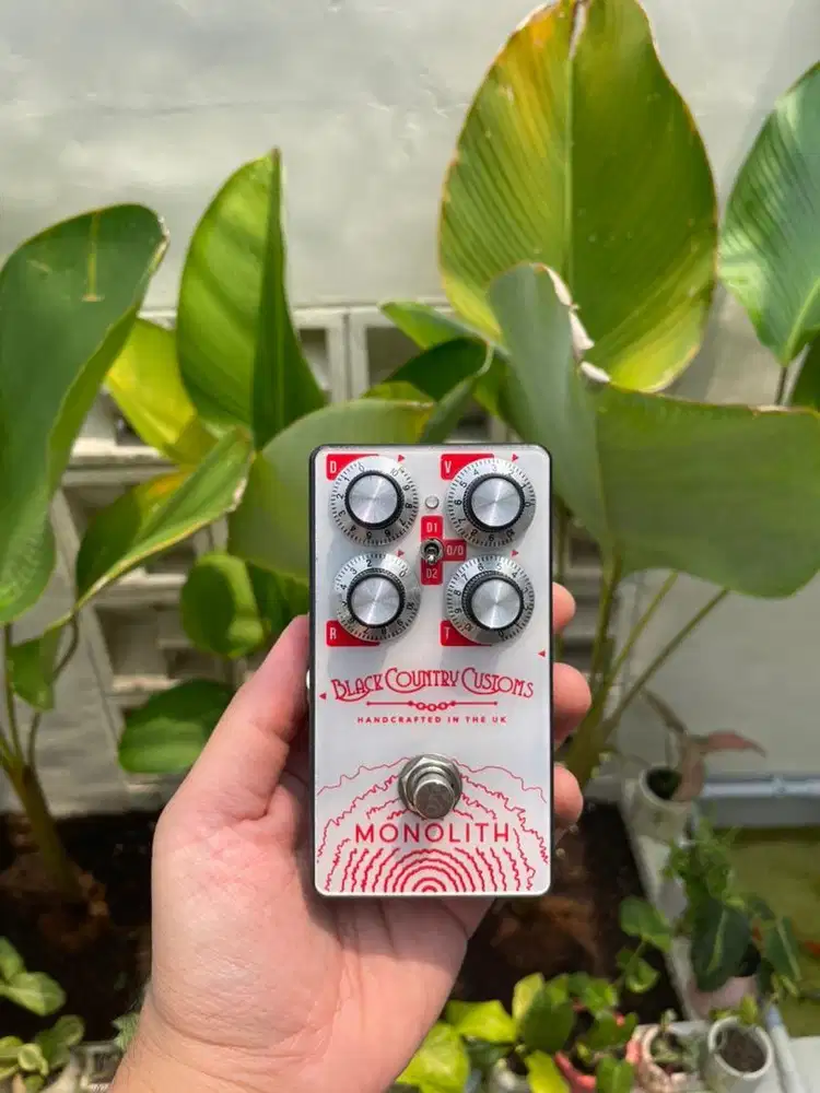 BLACK COUNTRY MONOLITH DISTORTION