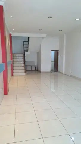 Disewakan ruko 3 lantai sayap riau cocok untuk tempat les dan kantor