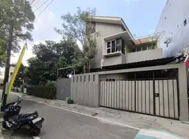 Rumah Minimalis Bagus 2 Lt di Manahan Solo Kota