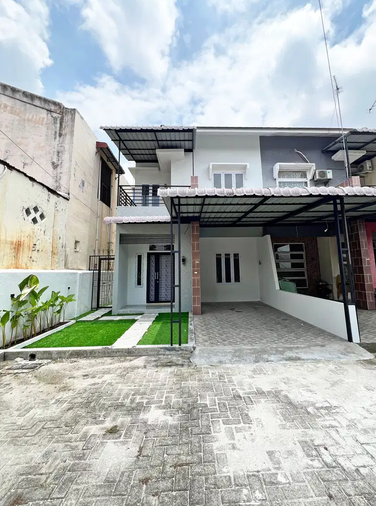 Dijual Rumah Komplek Asri Cakep Posisi Hook di Ringroad