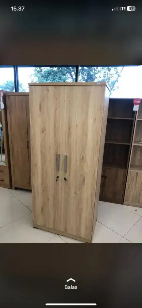 Lemari pakaian minimalis