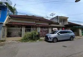 RUMAH DI JALAN SULTAN HASANUDDIN, PENARUKAN KEPANJEN MALANG
