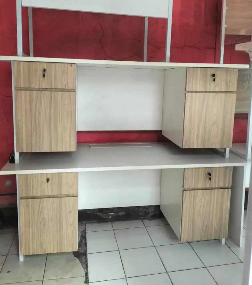 Meja staf kantor double laci