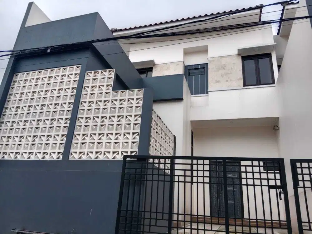 Rumah 2 Lt Cute di Antapani dkt Kiaracondong RS Santo Yusuf Cicadas