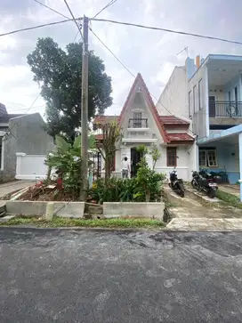 Dijual rumah baru selesai direnovasi sebrang taman budaya sentul