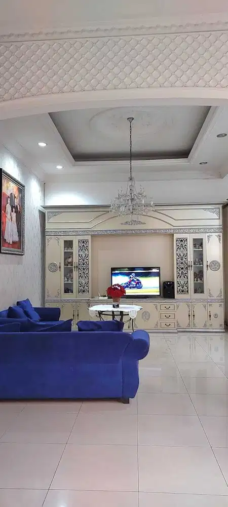 Dijual Murah Rumah bagus 3 lantai di cluster Modernland luas 250m2