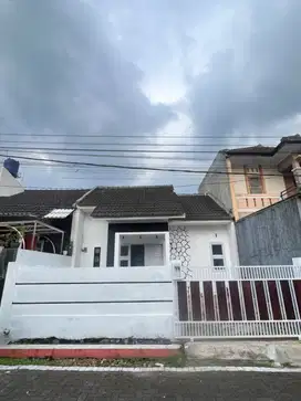 DISEWAKAN RUMAH SIAP PAKAI