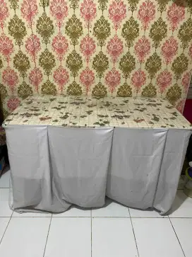 1 meja dan 4 kursi