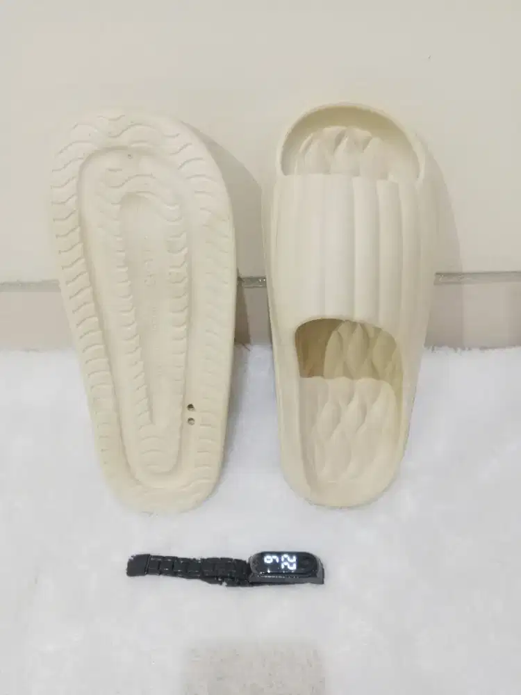 sandal pria anti slip , 43,44,45 + jam 120 pas lokasi bogor cilebut