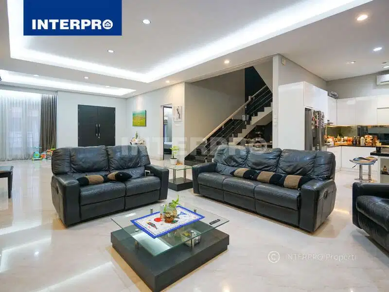 Rumah Mewah Dijual Puri Indah Kembangan 3.5 Lantai - LT 200m2
