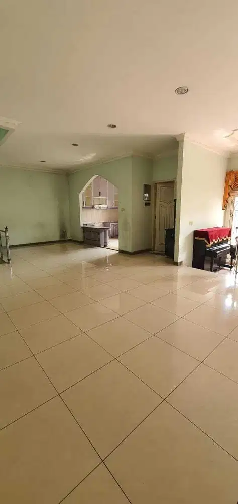 DIJUAL ATAU DISEWA RUMAH HOOK LETAK STRATEGIS DI TAMAN SURYA