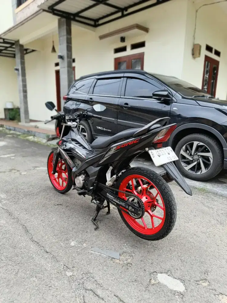 Honda sonic 150R tahun 2018 Kondisi Bagus