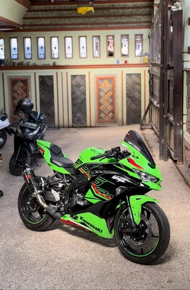 Dijual Kawasaki Ninja ZX25RR 2023 Hijau – KM Rendah Kondisi Istimewa