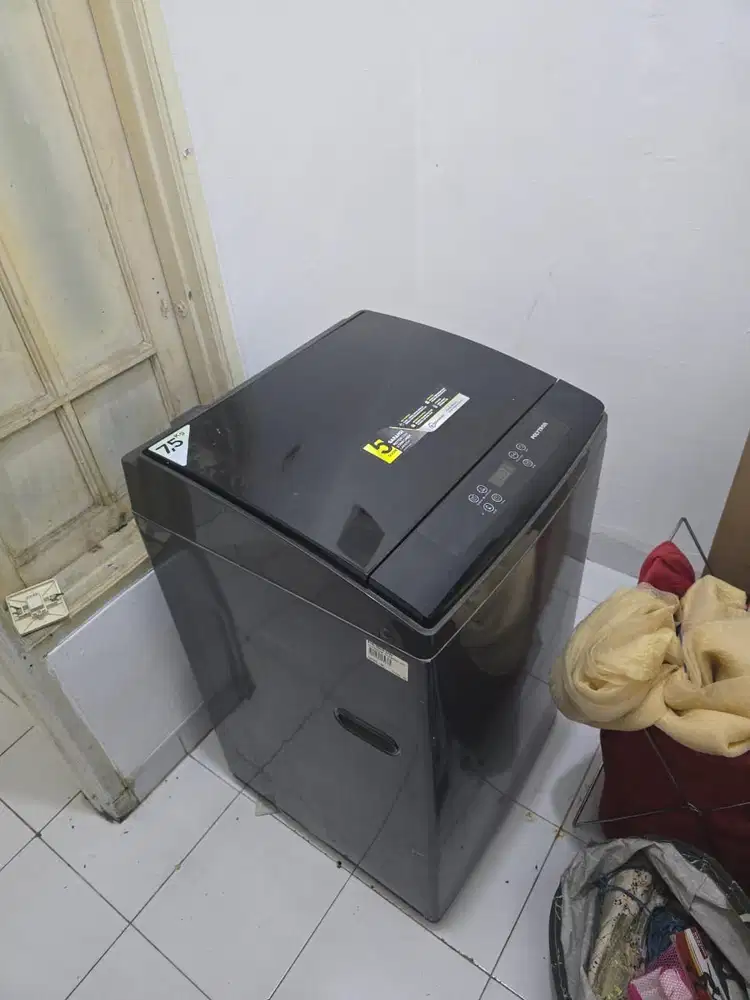 Merk polytron warna hitam
