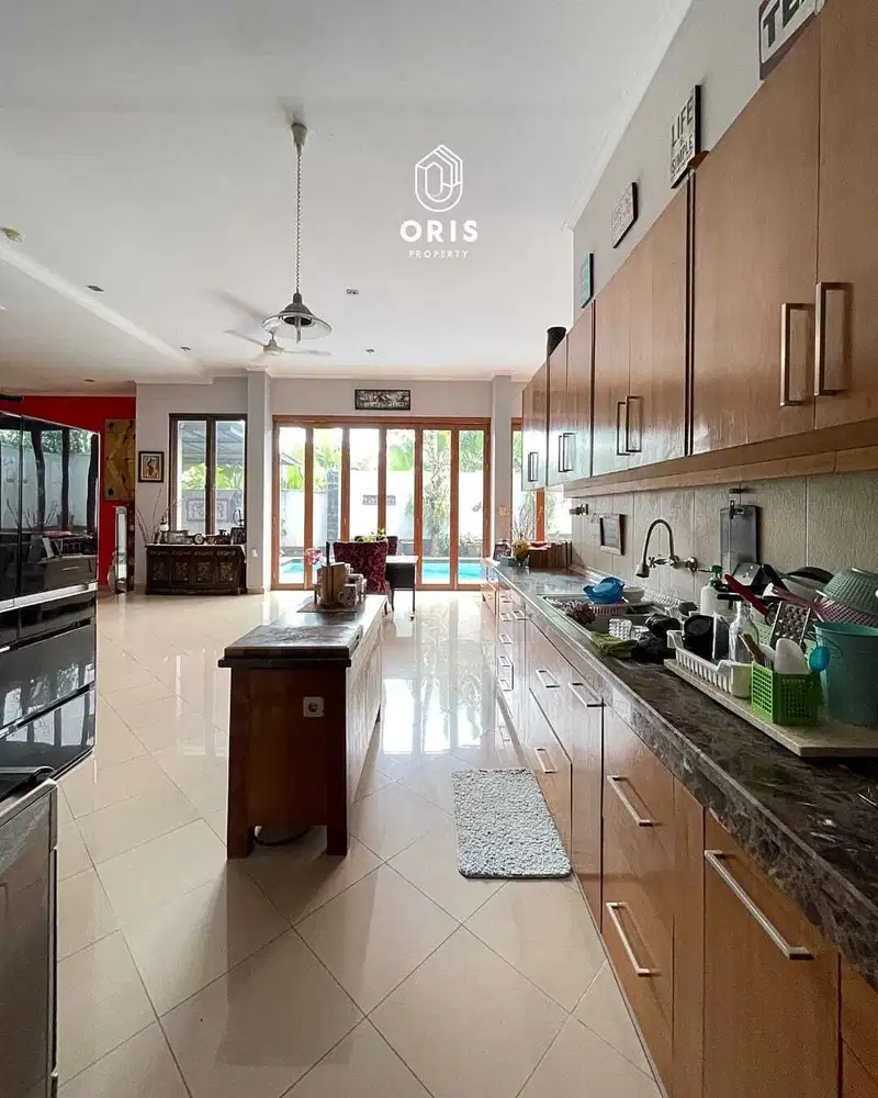 Rumah Semi Furnished Ada Private Pool di Lebak Bulus Jakarta Selatan