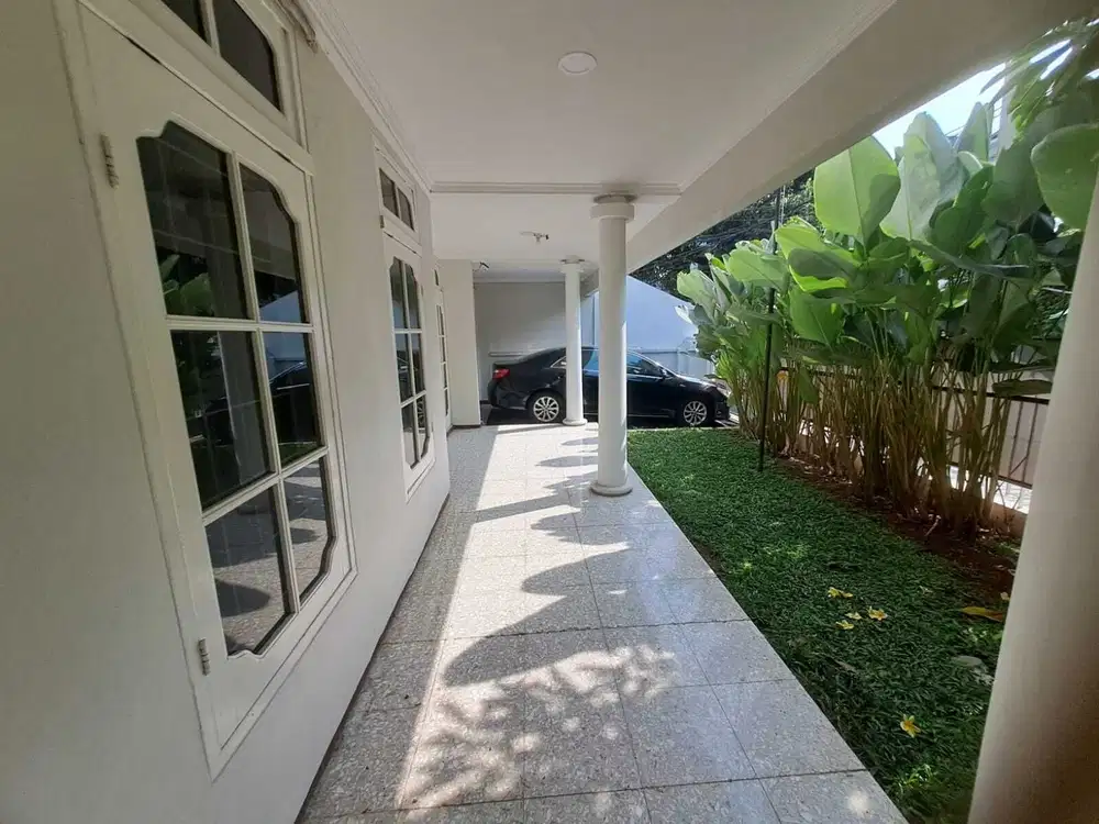 Disewakan Rumah di Kebayoran Baru – 700 meter dari SCBD
