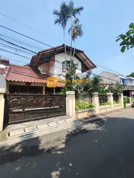 Rumah Bagus Tanah Luas Siap Huni di Poltangan Jakarta Selatan