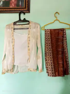 Dijual kebaya encim sarung