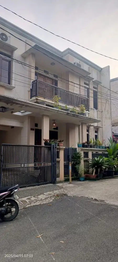 Rumah 2 lantai siap huni semi furnished di Depok