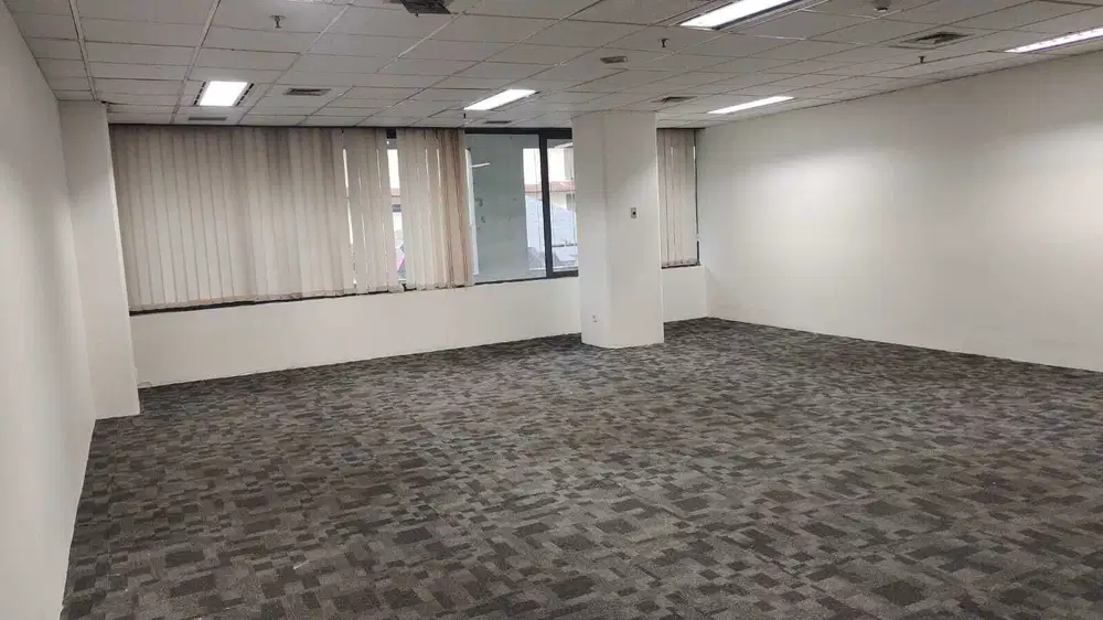 SEWA KANTOR GEDUNG VENTURA PARTISI LUAS 88 SQM