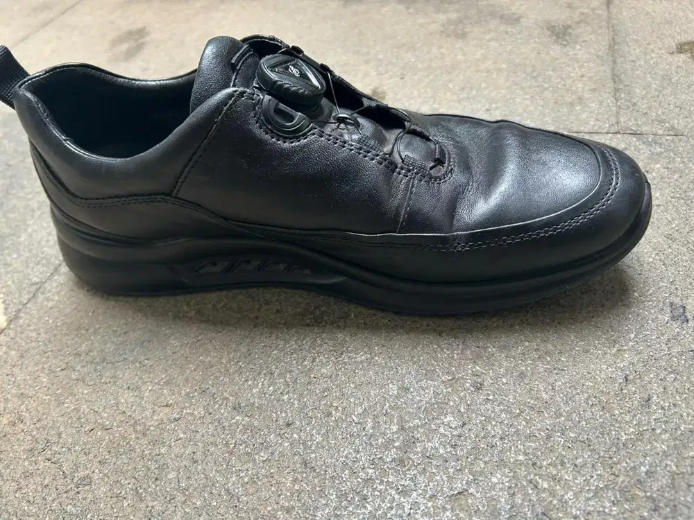 Sepatu crocodile