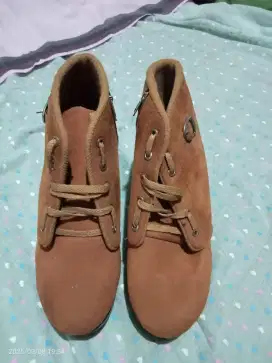 Dijual sepatu wanita ukuran 39