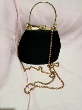 Dijual tas pesta