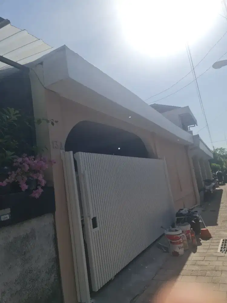 Dikontrakan rumah cantik.
