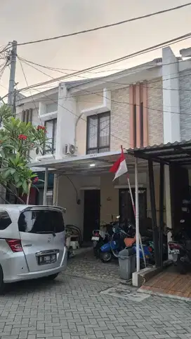 Rumah Strategis 2 Lantai di Flora Aryana Karawaci, Tangerang