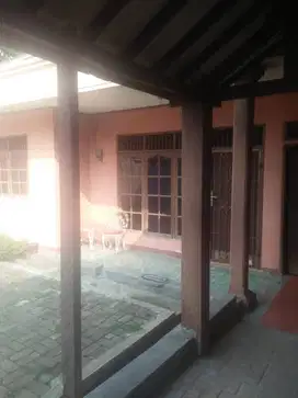 Dijual Rumah Lokasi Strategis di Kunciran Indah, Kota Tangerang