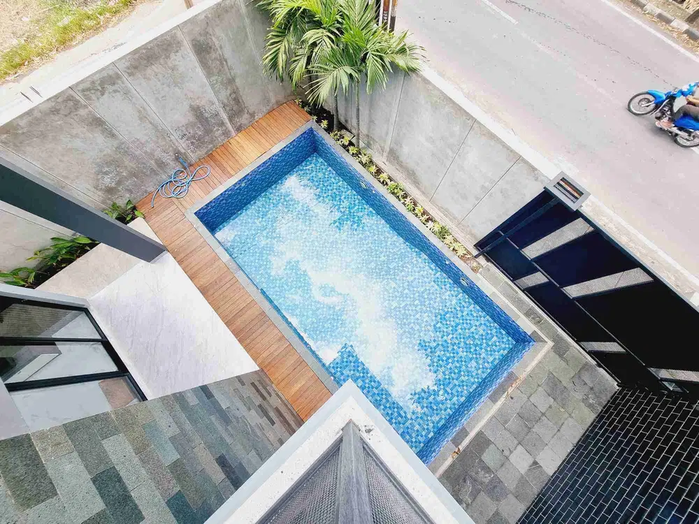 Rumah Mewah Industrial Ada Private Pool Solo Kota